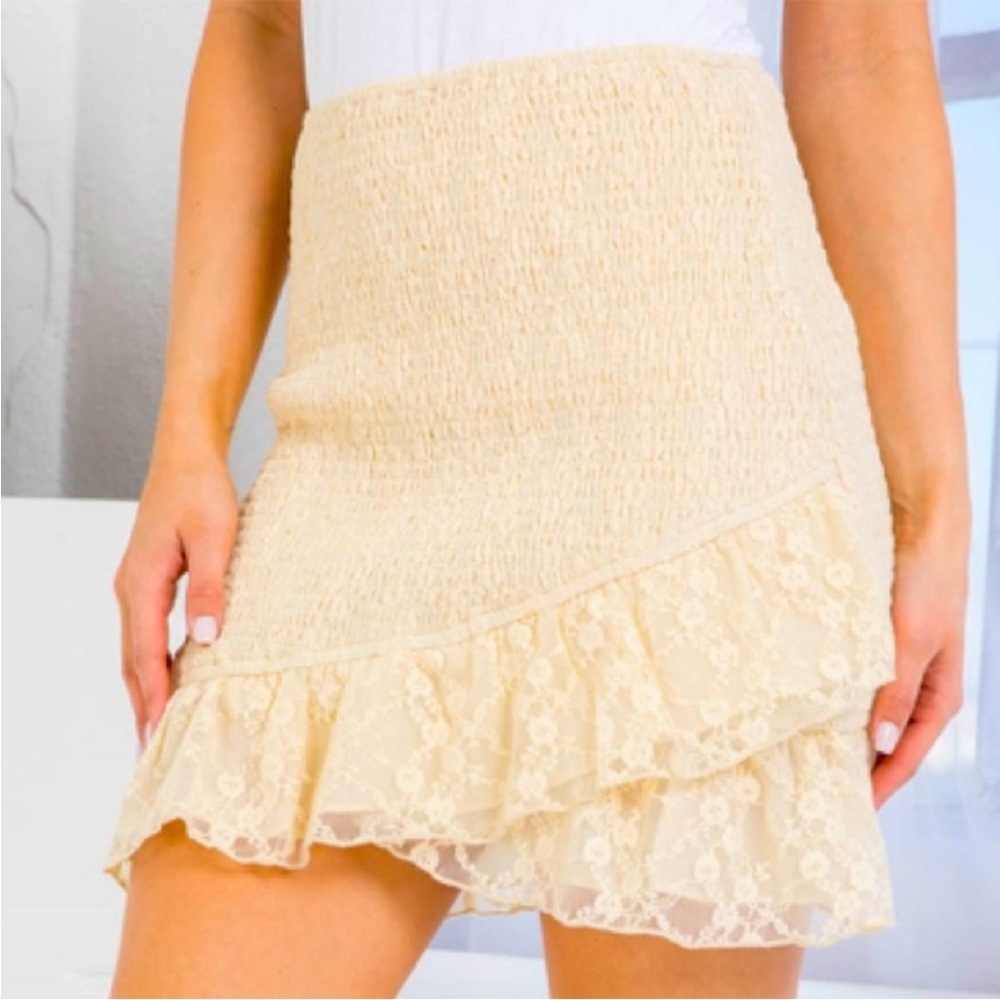 Lelis cream ruffled lace frill hem skirt with overlap detail boutique - Picture 2 of 7